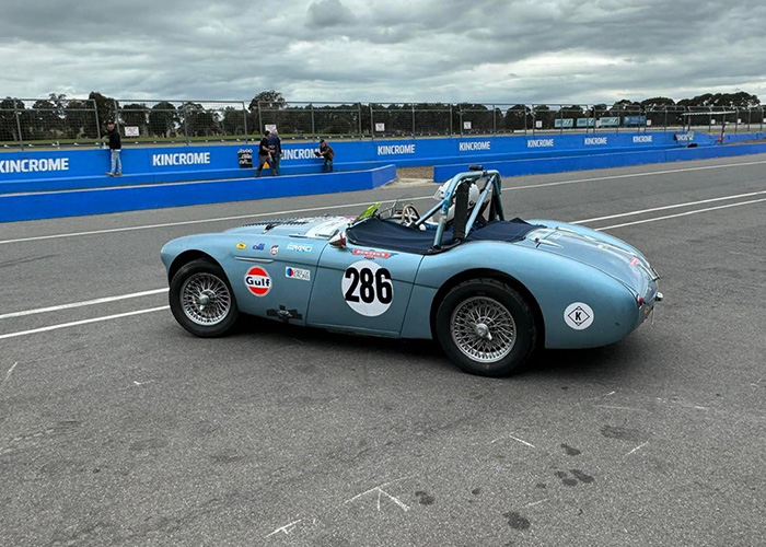 Winton 6-hour relay Austin Healey 286