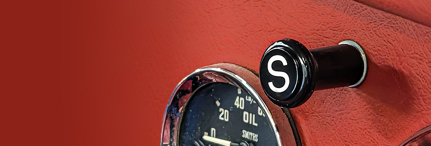 Close up of the Sprite dashboard with the starter pull knob