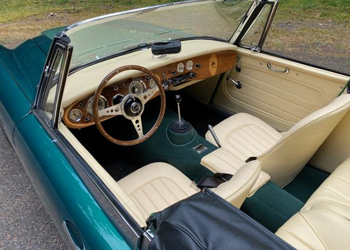 Austin Healey BJ7 "Luci" restored interior