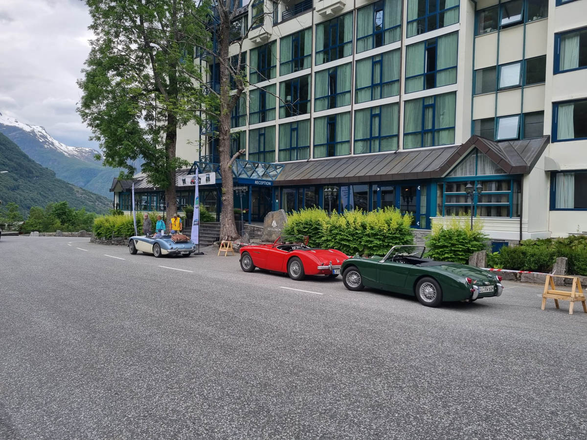 Austin Healey drivers arriving at the Union Hotel for the 6th European Healey Meet 2023