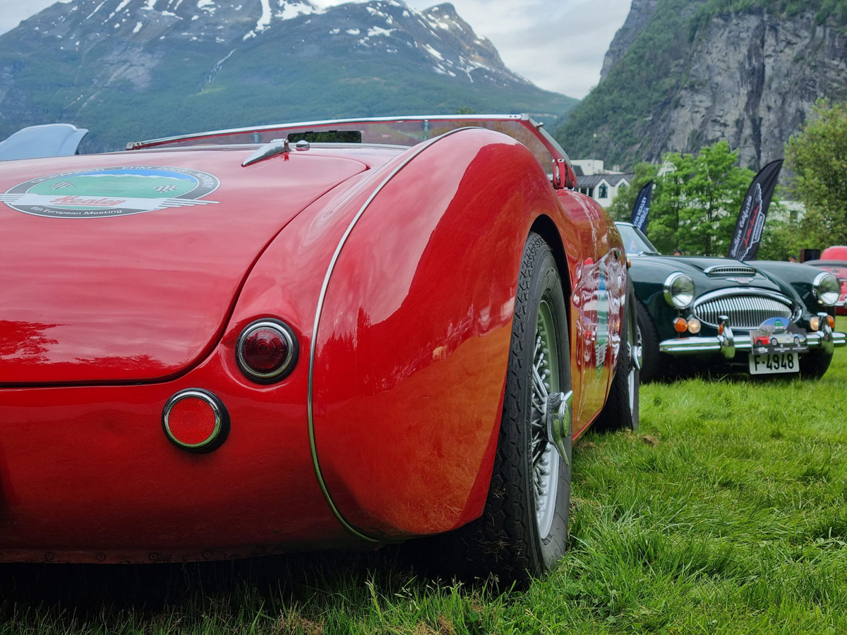 Red Austin Healey 100 at the EHM 2023 People's Choice Award