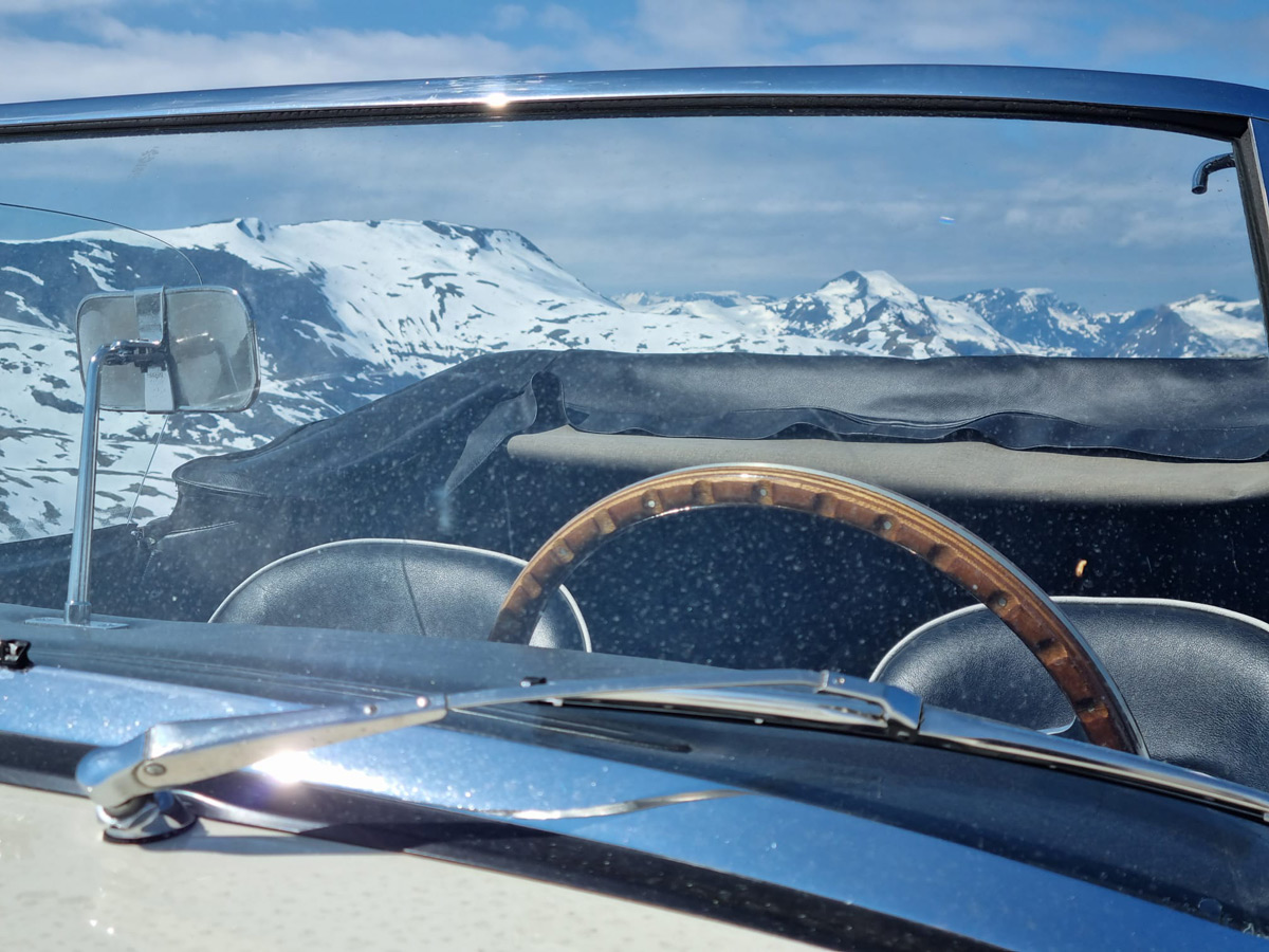 Close up of Robin and Elisabeth Lekang's Austin Healey 3000 BJ7