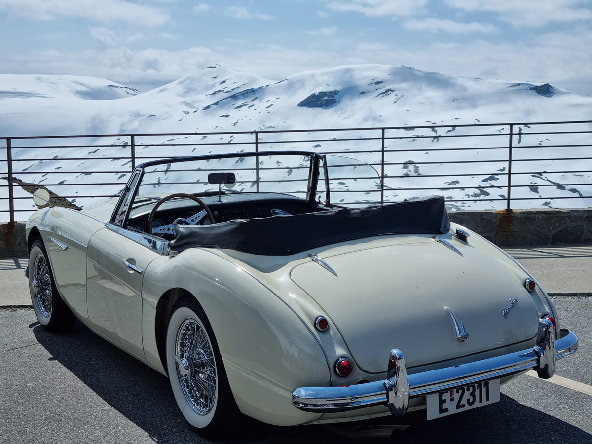 Robin and Elisabeth Lekang's Austin Healey 3000 BJ7 parked at a mountain road stop in Norway