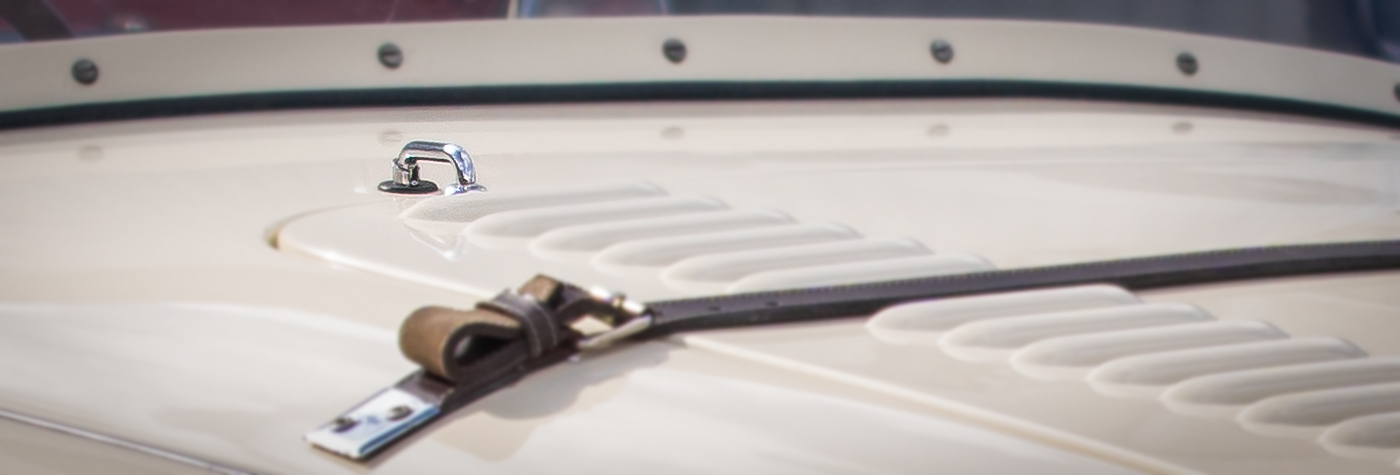 Retaining clip on an Austin Healey 100S