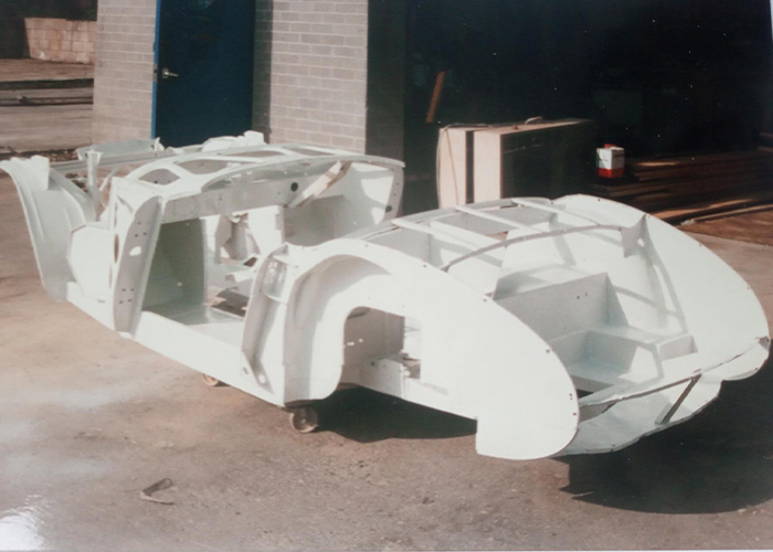 Graham Foster's 1953 Austin Healey 100/4 during cooling system work