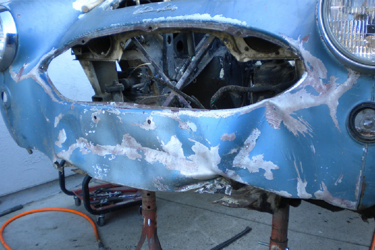 Accident damage to the front shroud of Pete Davies' Austin Healey 3000